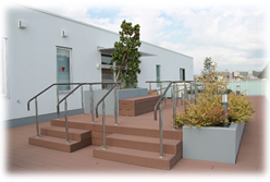 屋外での歩行・階段昇降訓練スペース